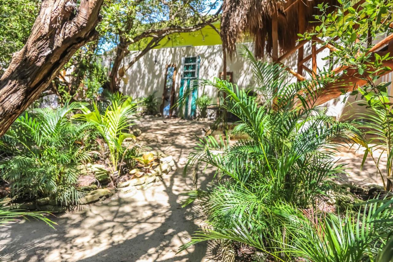 Отель La Casa De Mia Holbox Экстерьер фото